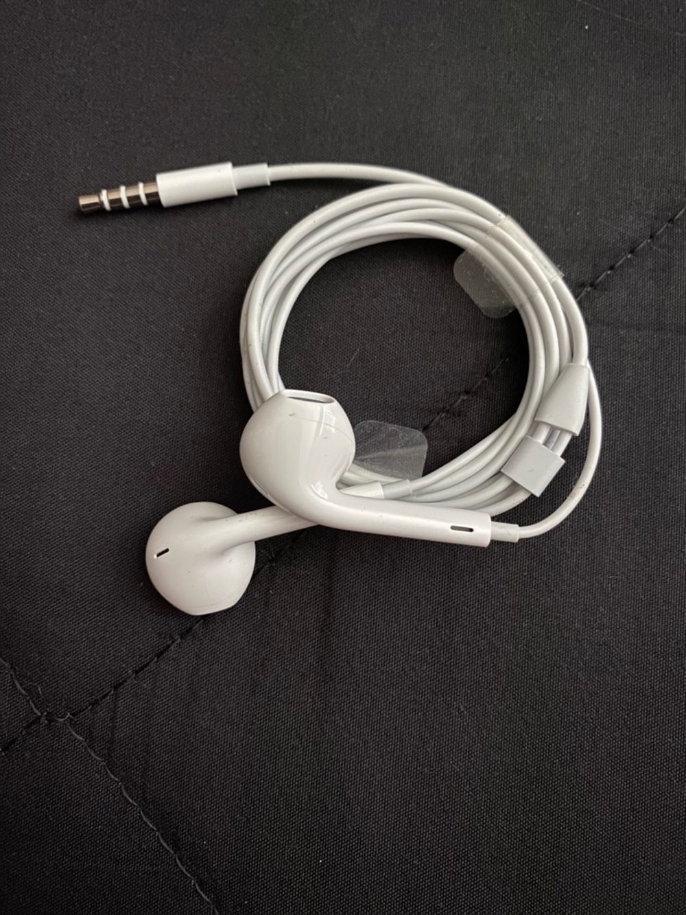 Unused Apple Earbuds plug in - smoke free home